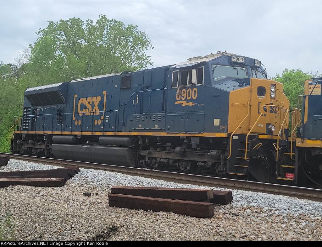 CSX 8900